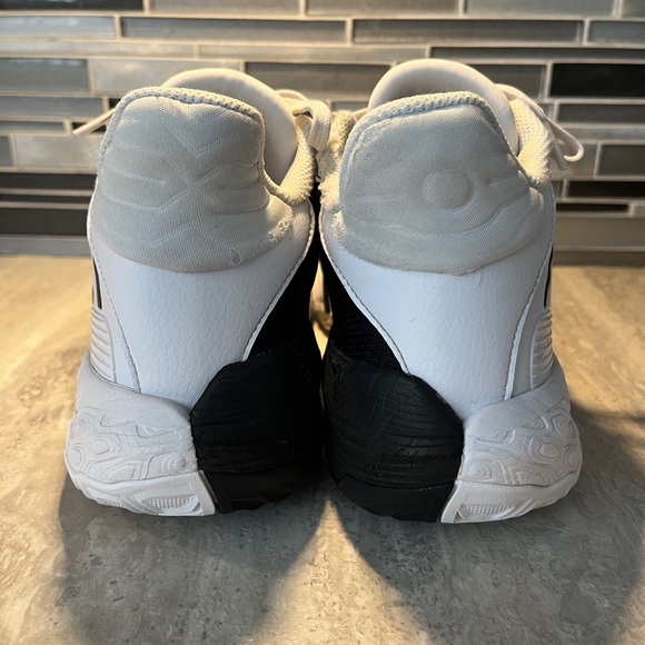 New Balance Two WXY V4 Black and White Court Shoes - Picture 2 of 7